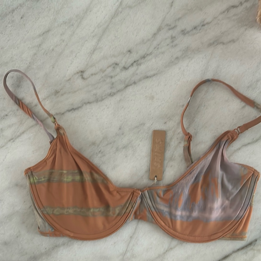NEW Tie-Dye Skims Fits Everyone T-shirt bra 32DD